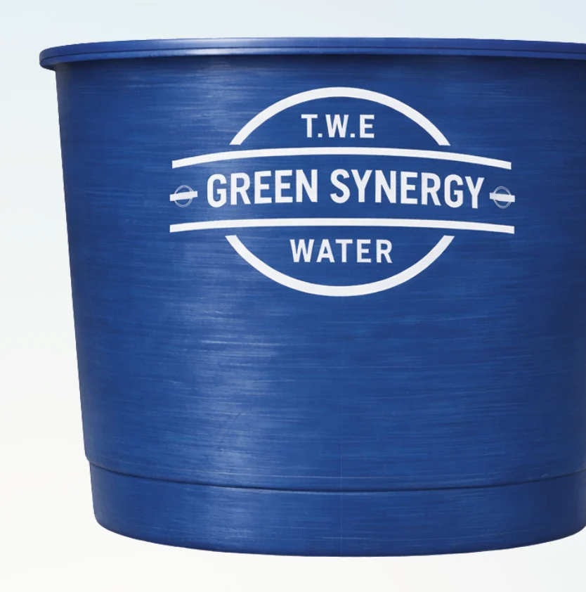 ถังเก็บน้ำดีไฟเบอร์กลาสทรงแก้ว สีน้ำเงิน พ่นโลโก้ T.W.E GREEN SYNERGY WATER